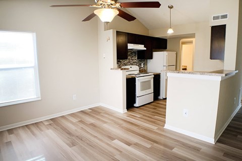 Kitchen And Dining at The Vinings Apartments, Cincinnati, Ohio