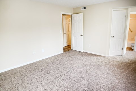 Carpeted Bedroom at The Vinings Apartments, Ohio