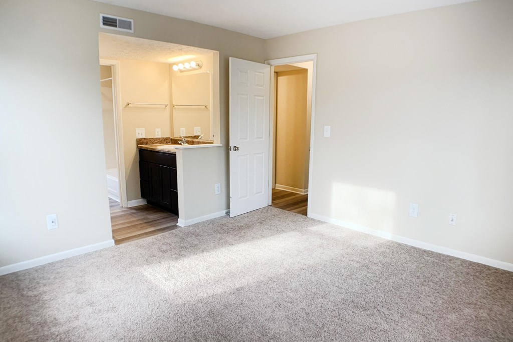 Carpeted Living Area at The Vinings Apartments, Ohio, 45245