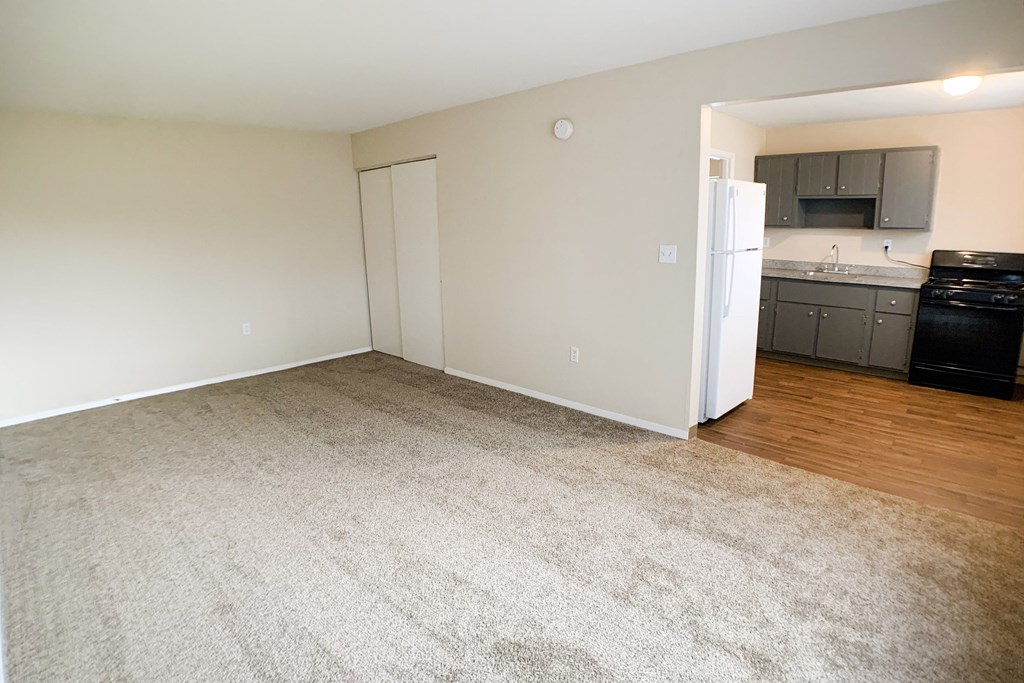 Living And Kitchen at Crown Court Apartments, Kentucky, 41042