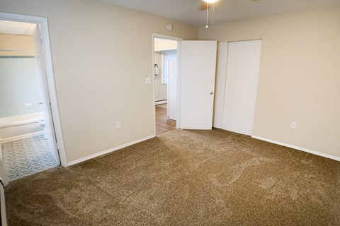 Plush Carpeting at Crown Court Apartments, Kentucky, 41042