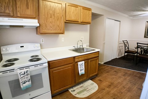 Fully Equipped Kitchen at Crown Court Apartments, Florence, 41042