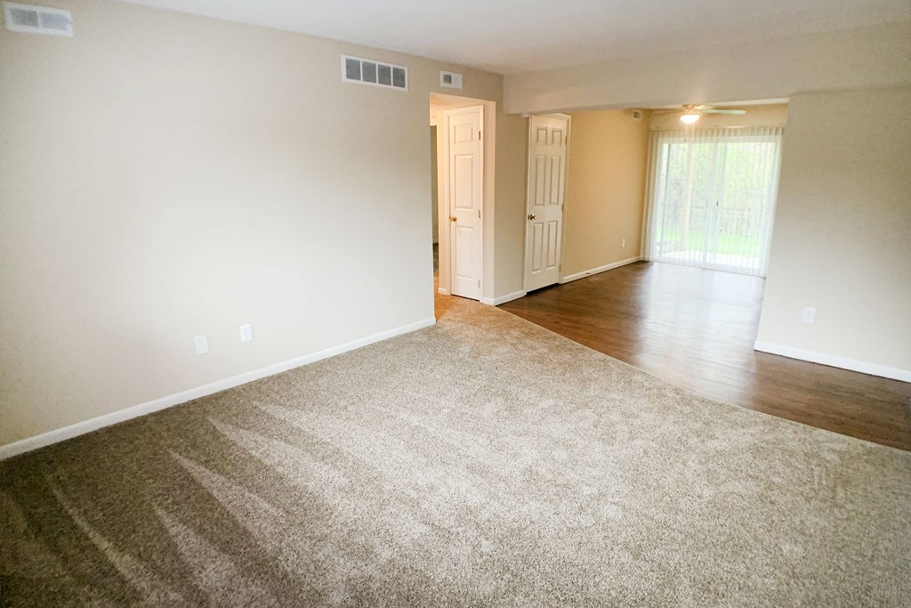 Plush Carpeting at East Pointe Apartments, Cincinnati, OH
