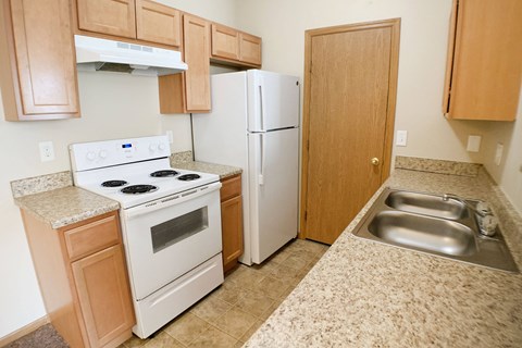 Kitchen at Brookfield Village Apartments, Ohio, 43123