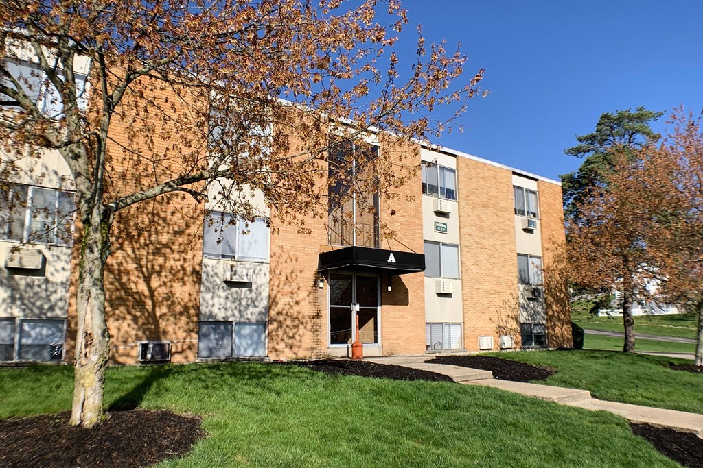 Courtyard Walking Path  at Barkley Ridge Apartments, Southgate, Kentucky