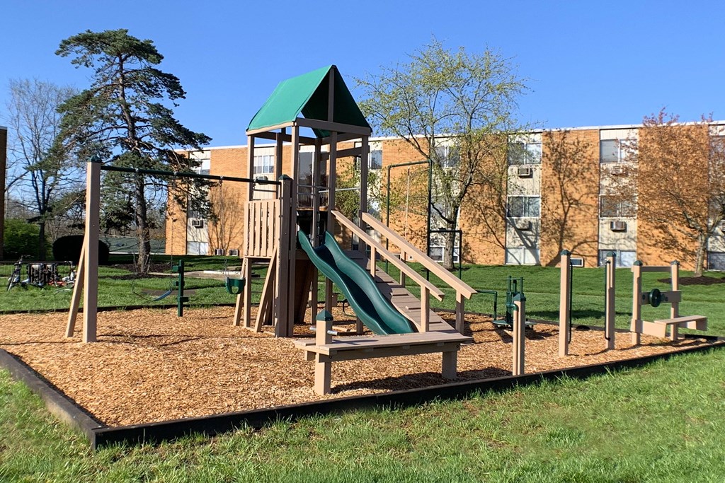 Play Area  at Barkley Ridge Apartments, Southgate, KY, 41071