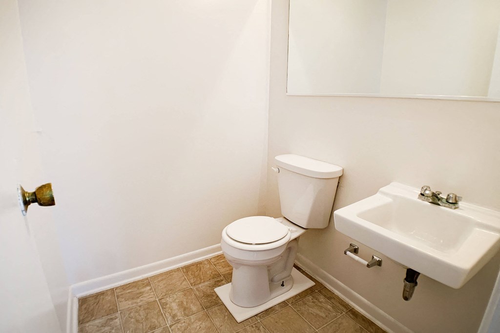 Bright Bathroom at Barkley Ridge Apartments, Kentucky
