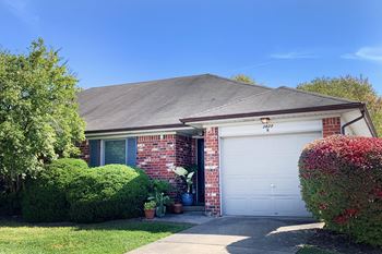 Attached Garage at Hartland Place, Lexington, 40517
