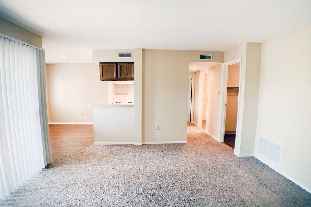 Living room area at Deercross Apartments, Cincinnati, OH