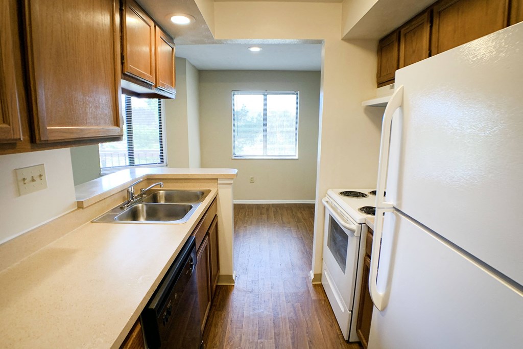 Kitchen at Deercross Apartments, Cincinnati, OH, 45236