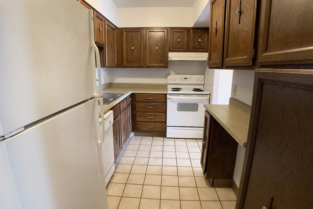 Indian Lookout Kitchen with appliances at Indian Lookout Apartments, Ohio