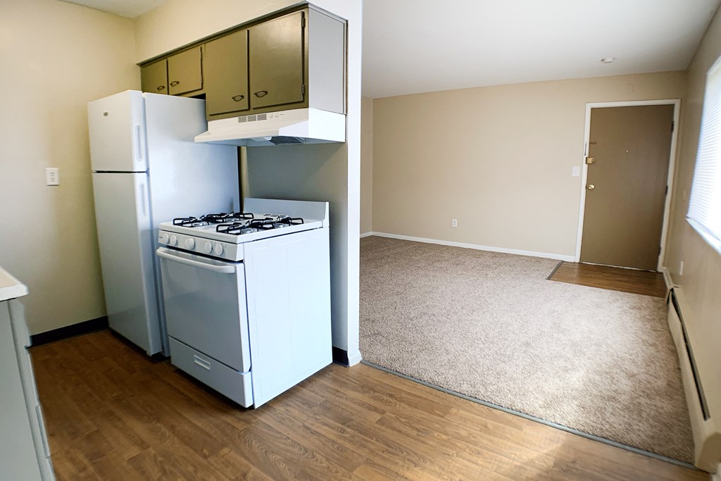 Living and kitchen at Sharondale Woods Apartments, Cincinnati, 45241
