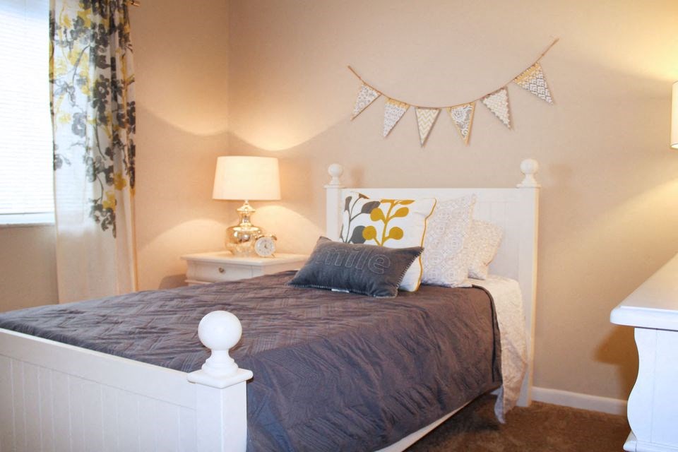 Bedroom With Expansive Windows at East Pointe Apartments, Cincinnati