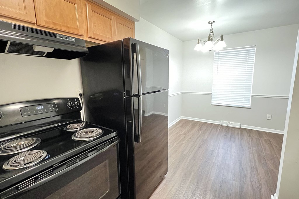 kitchen with black appliances at Walnut Creek Townhomes, OH