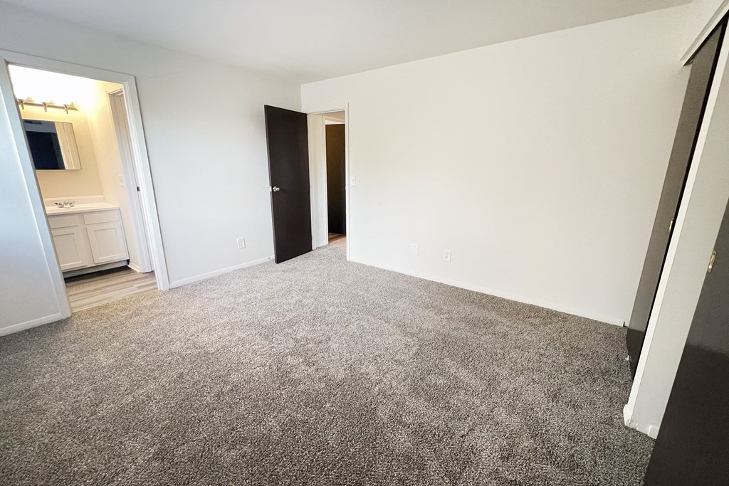 Four Worlds Apartments