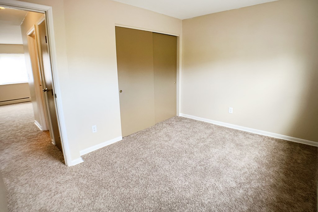 Bedroom unfurnished1 at Sharondale Woods Apartments, Cincinnati