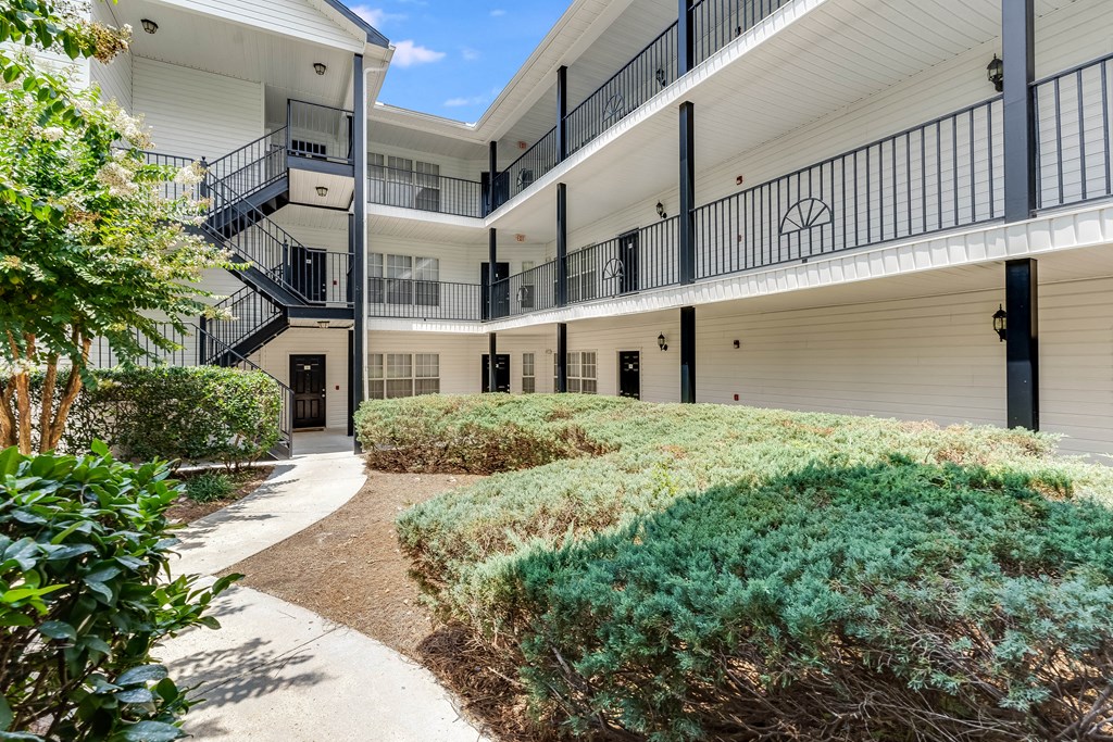 Courtyard Garden Area at Dothan Farms, Dothan, AL