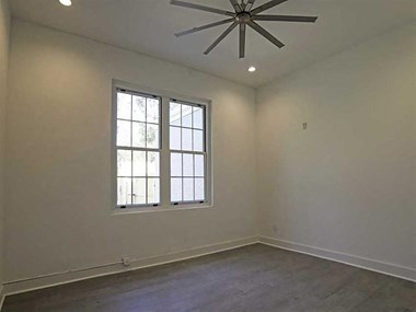 951 Government Street 3 Beds Apartment for Rent - Photo Gallery 1