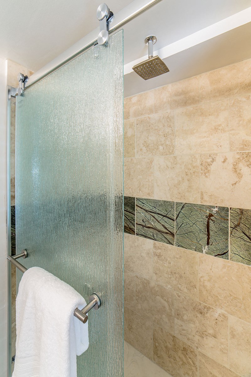 Waikiki Walina Apartments shower