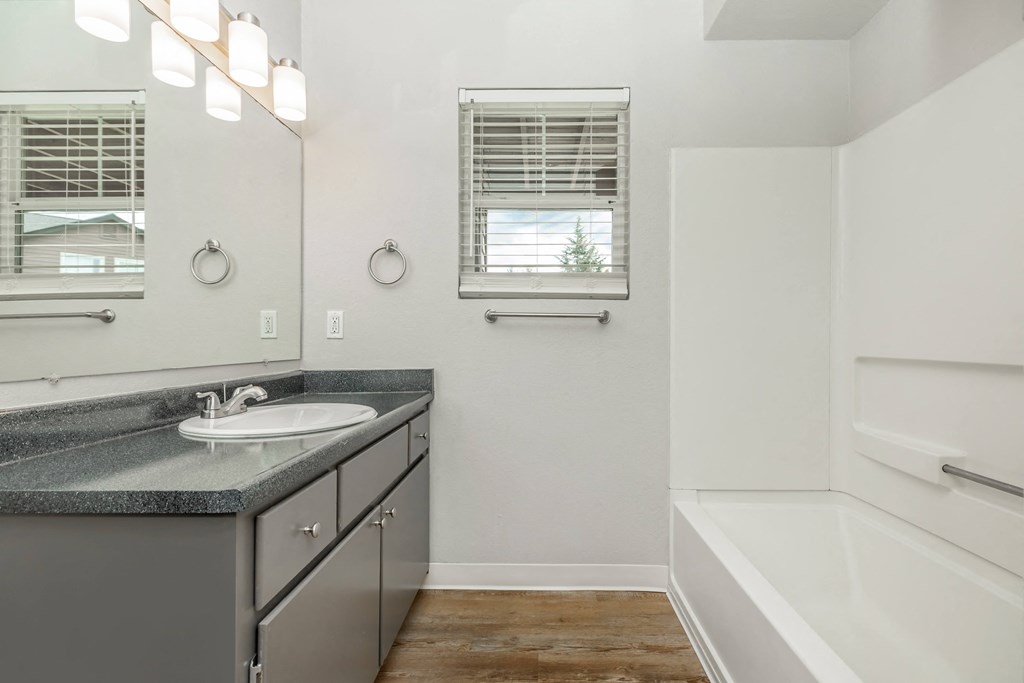 Orchard Park Apartments 3 Bedroom Bathroom