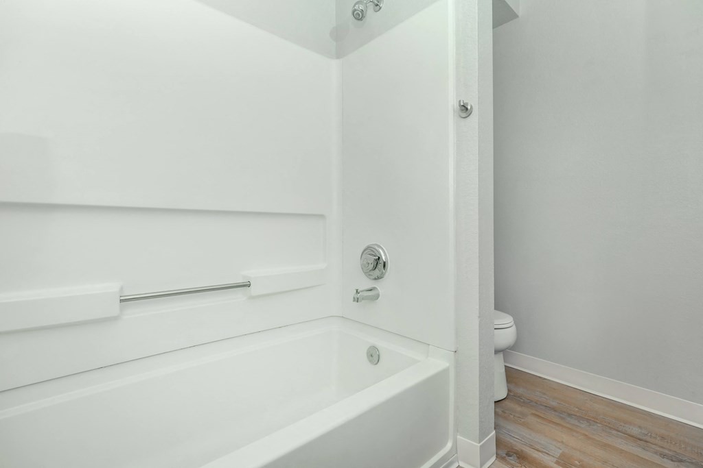 Orchard Park Apartments 3 Bedroom Bathroom