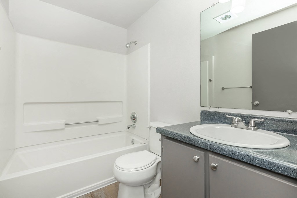 Orchard Park Apartments Bathroom