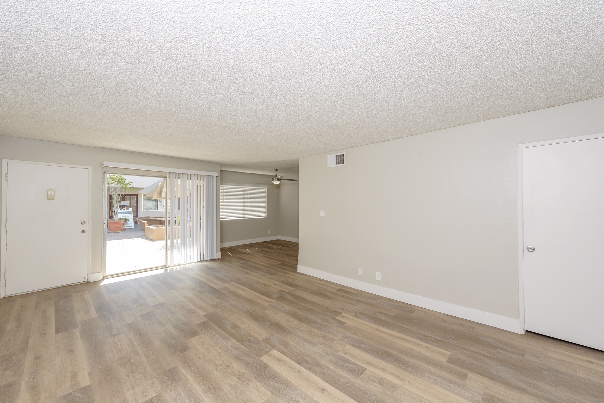 1133 Justin Ave Living Area