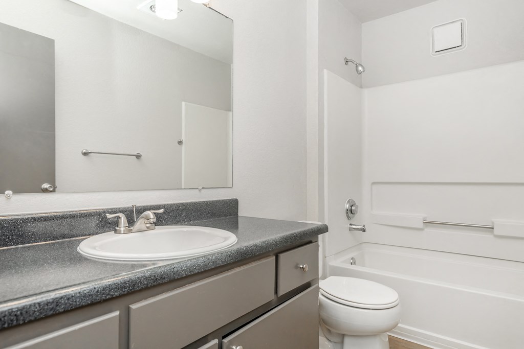 Orchard Park Apartments 3 Bedroom Bathroom