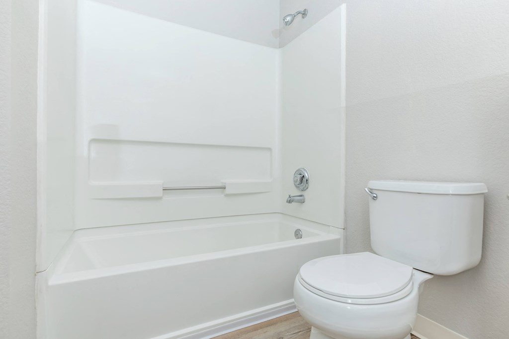 Orchard Park Apartments Bathroom