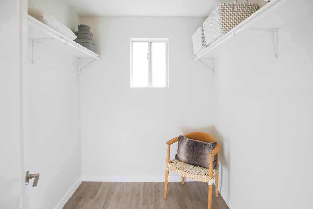 Park View on Yukon interior room with chair