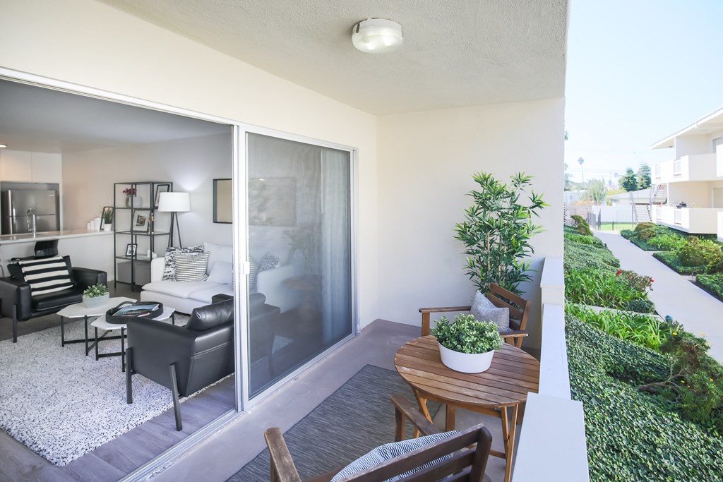 Park View on Yukon apartment balcony fully furnished Park View on Yukon apartment balcony fully furnished