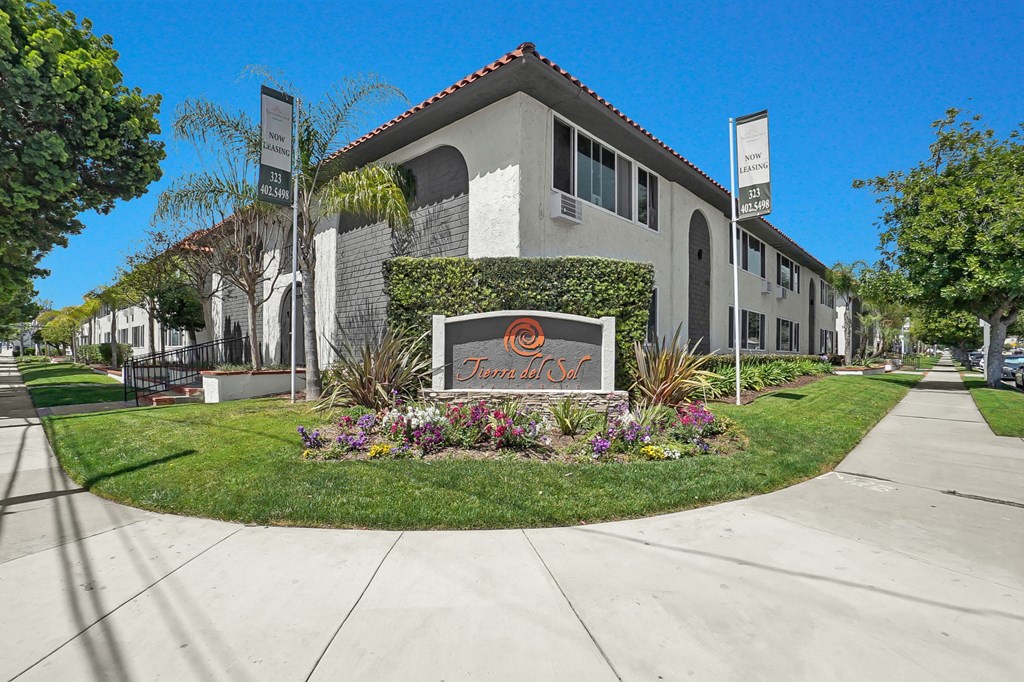 Tierra Del Sol Exterior with Sign