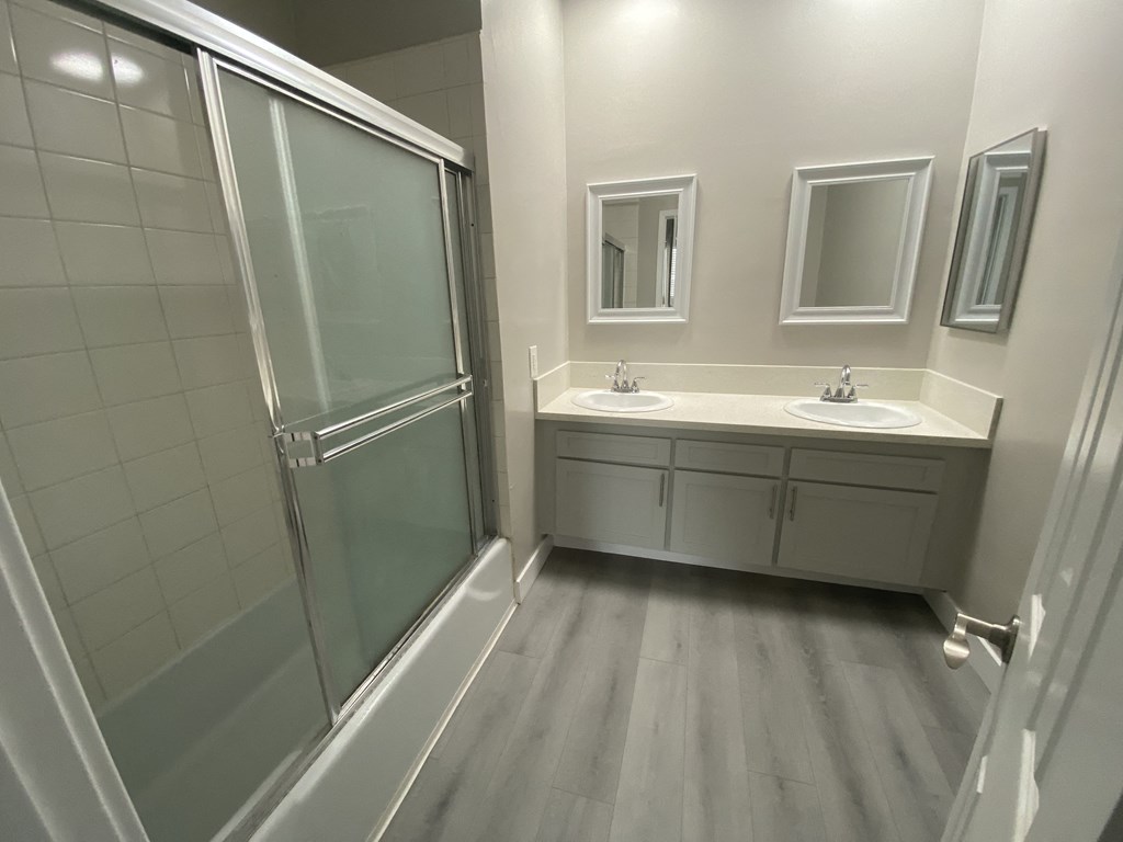 11858 Goshen Ave Unit 207 bathroom