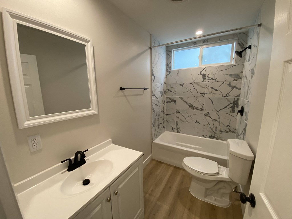 11928 Darlington Ave 1 Bed 1 Bath Bathroom