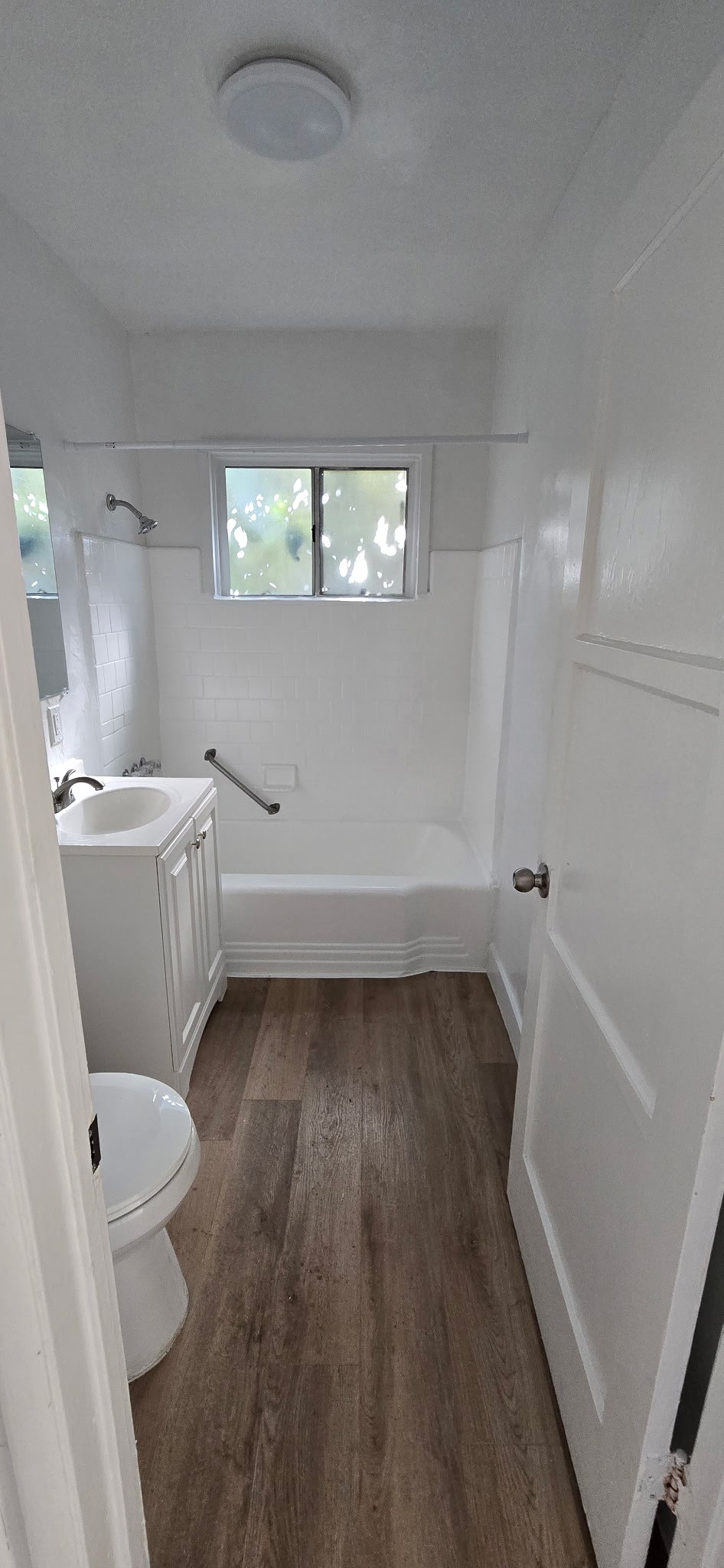 1215 S Fairfax 1 Bedroom Bathroom