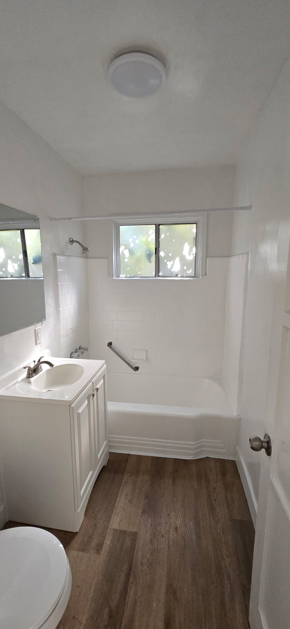 1215 S Fairfax 1 Bedroom Bathroom