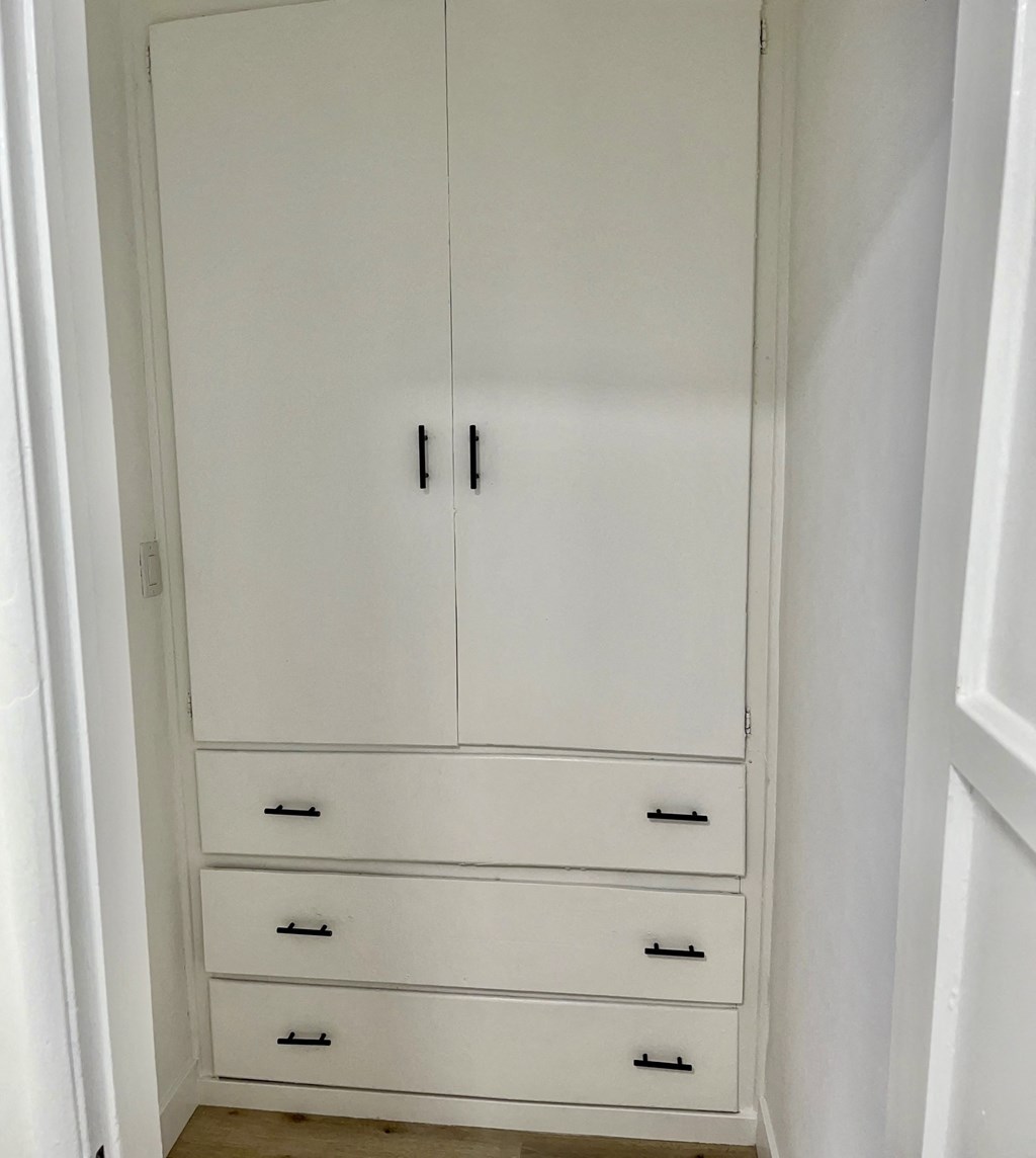 1215 Fairfax Ave Unit 11 hall closet