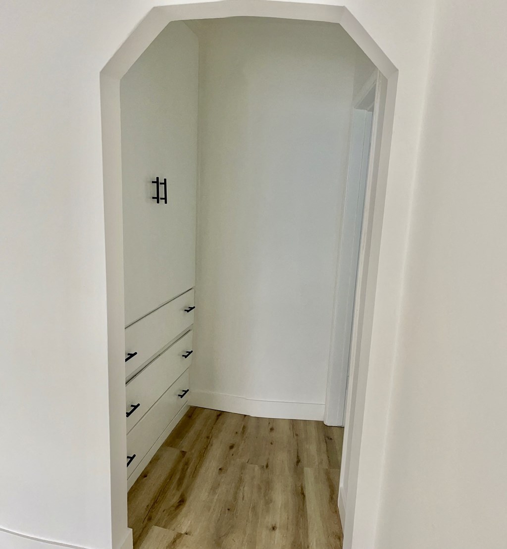 1215 Fairfax Ave Unit 11 Hallway