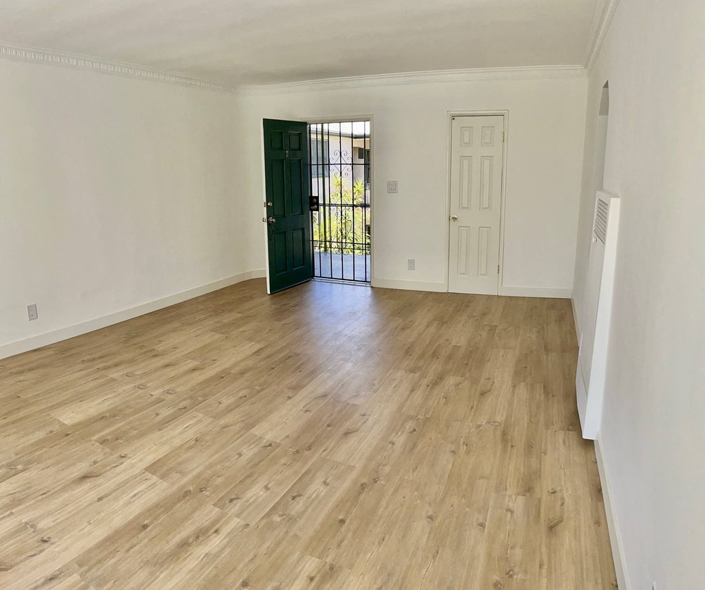 1215 Fairfax Ave unit 7 front entrance