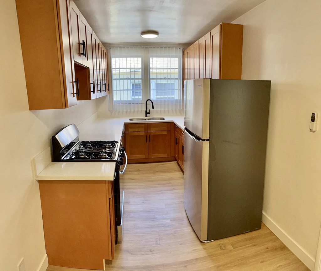 1215 Fairfax Ave unit 7 kitchen