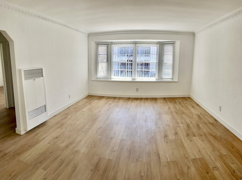 1215 Fairfax Ave unit 7 living area with window