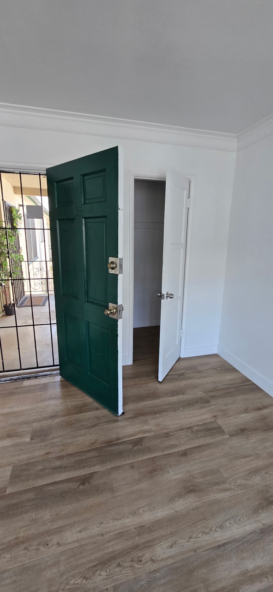 1215 S Fairfax 1 Bedroom Living Room Closet