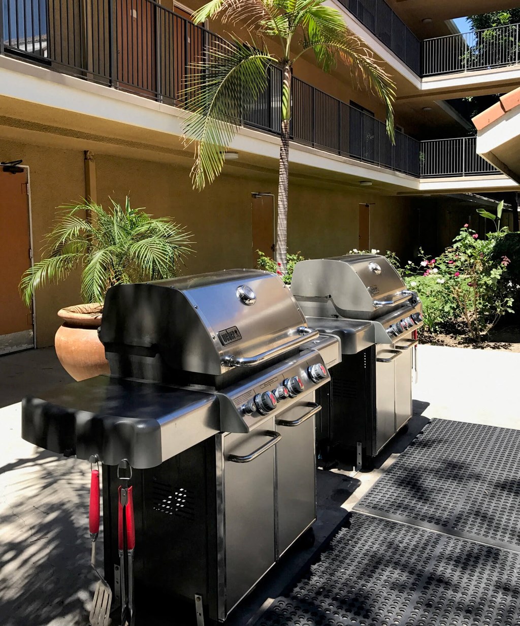 Woodman Lassen Apartments barbecue area