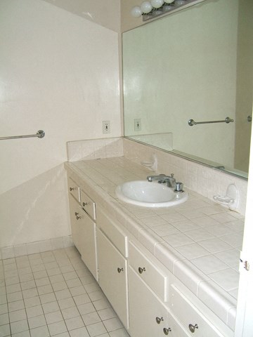 1301 Havenhurst bathroom vanity