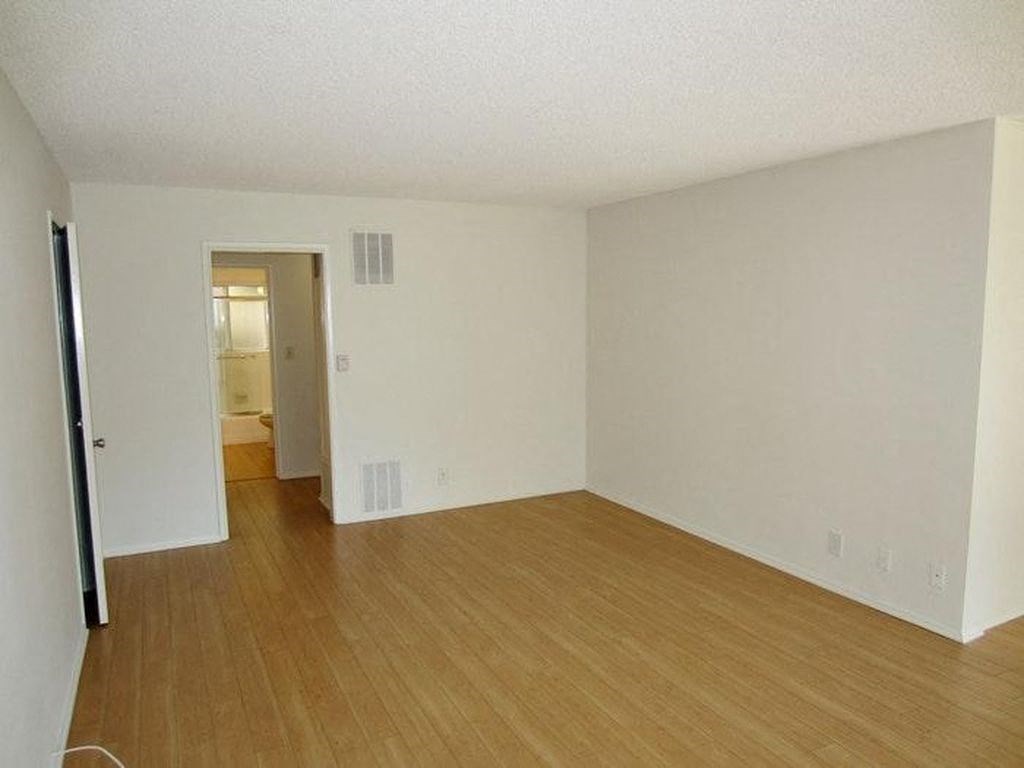 1301 Havenhurst unfurnished dining area