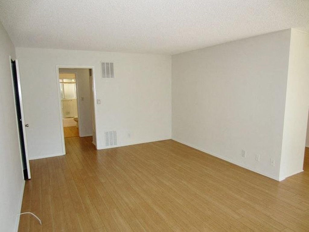 1301 Havenhurst unfurnished dining area