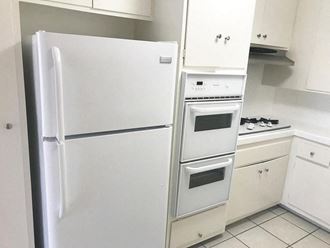 1301 Havenhurst kitchen with appliances