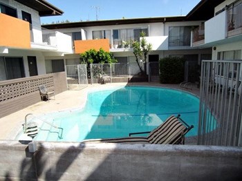 1301 Havenhurst pool area 1301 Havenhurst pool area - Photo Gallery 4