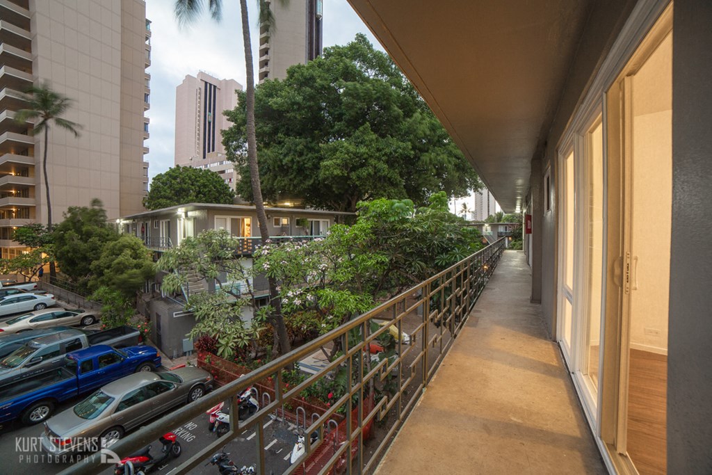 Moana Vista 1 Bedroom Long Outdoor Hallway