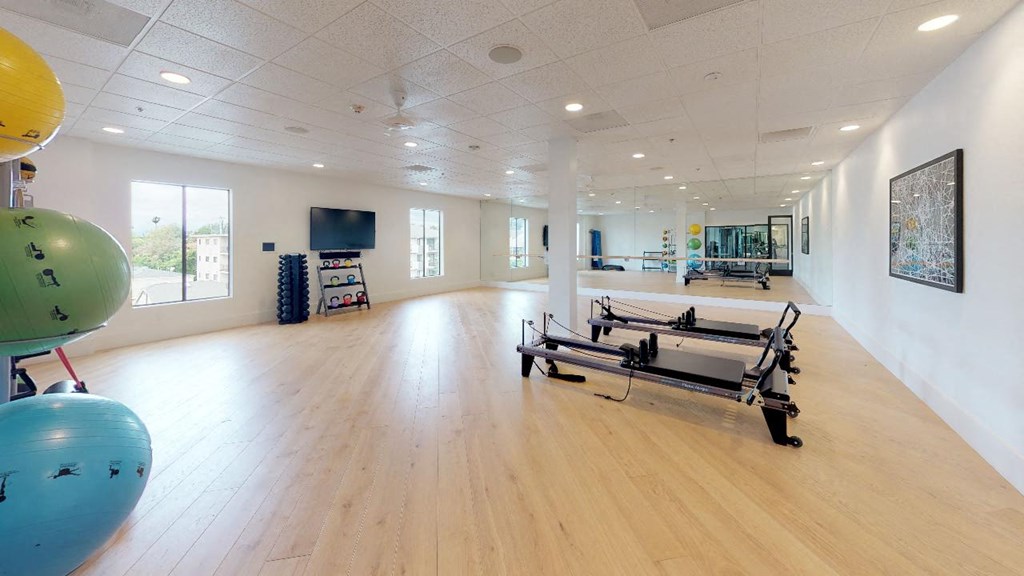 The Plaza At Sherman Oaks